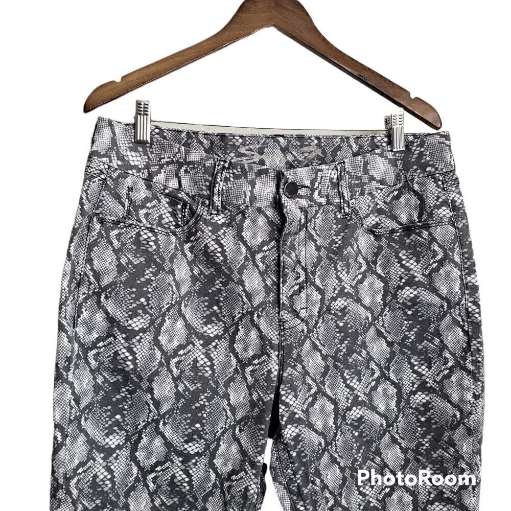 Snake print high rise gray and white skinny jeans size 16 - Picture 2 of 9